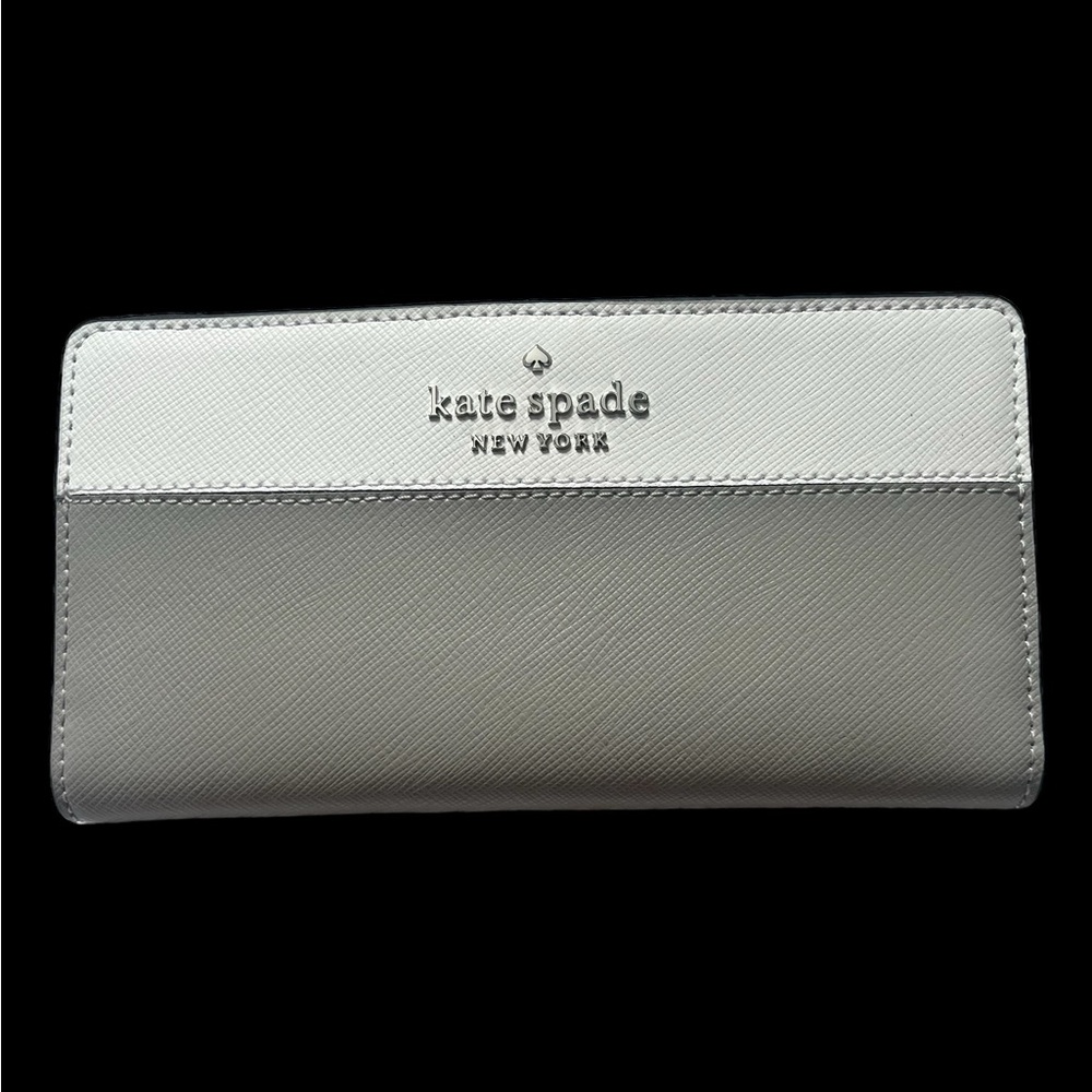 Kate Spade Staci Large Slim Bifold Wallet
Nimbus Grey/White